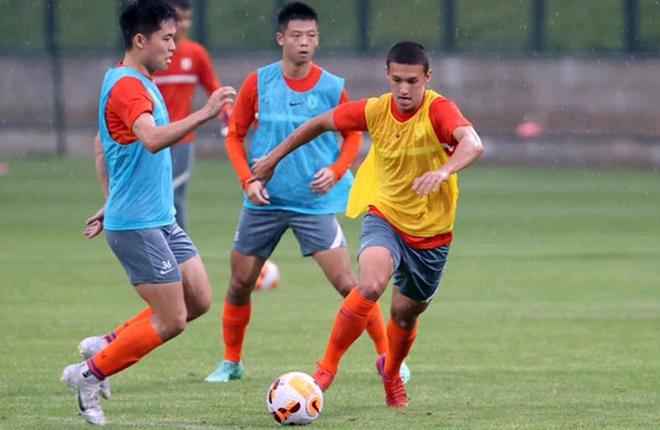 包含冲刺阶段突围战来临；上海海港围绕荷甲队长鼓劲；管理层满意；纪律约束更严格的词条