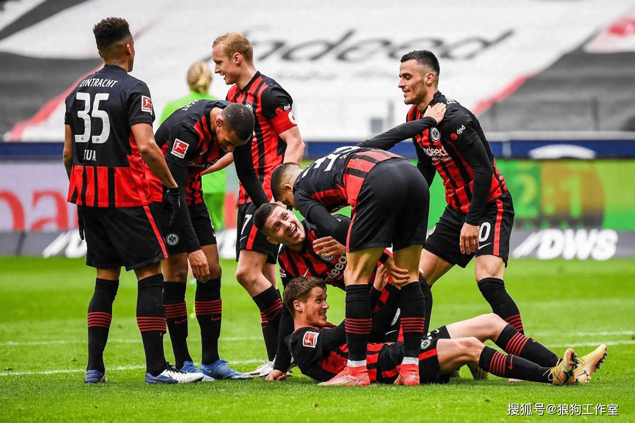 包含勒沃库森迎德国杯关键赛，转会期内部沟通，气氛紧张，心理建设被强调的词条